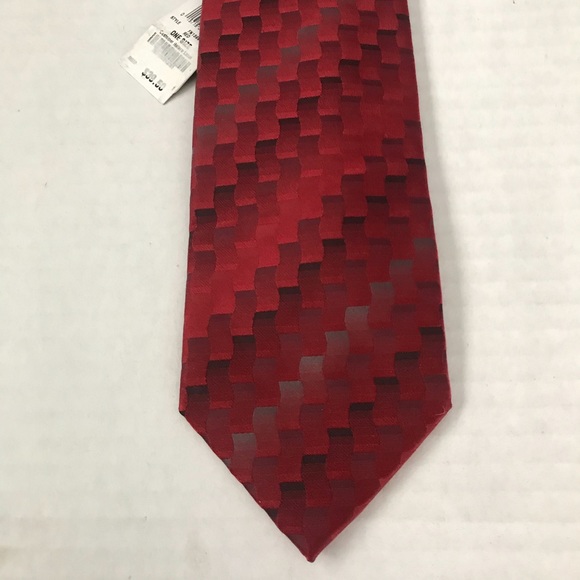 Tie Brand New With Tags MACHINE WASHABLE Red Silver Gray Black Checked StairStep - Picture 8 of 13